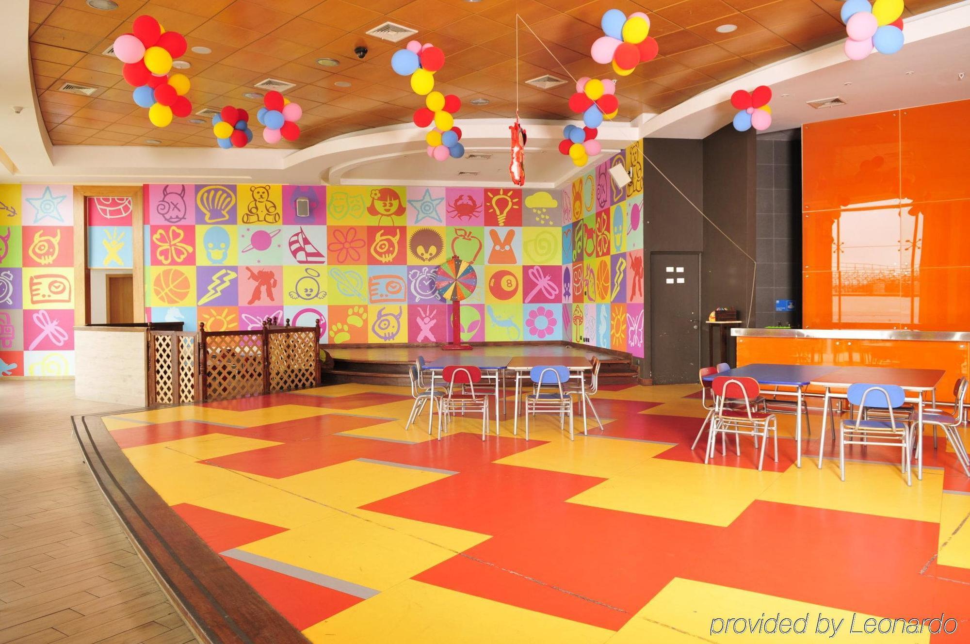 Enjoy Coquimbo Hotel Restaurant photo The interior of a McDonald's PlayPlace